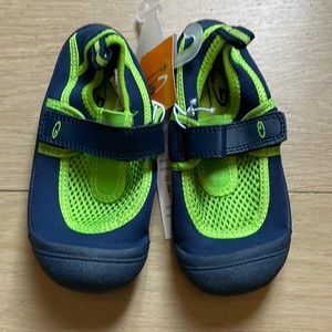 NEW WITH TAGS Water Shoes, size 9/10 toddlers.  Navy & Lime, Velcro strap.
